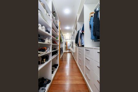 Casa à venda com 593m², 4 quartos e 4 vagas Casa à venda com 593m², 4 quartos e 4 vagasSuíte Principal - Closet