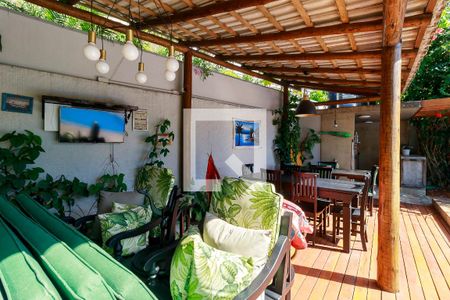 Casa à venda com 593m², 4 quartos e 4 vagas Casa à venda com 593m², 4 quartos e 4 vagasChurrasqueira