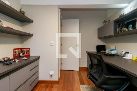 Casa à venda com 593m², 4 quartos e 4 vagas Casa à venda com 593m², 4 quartos e 4 vagasEscritório