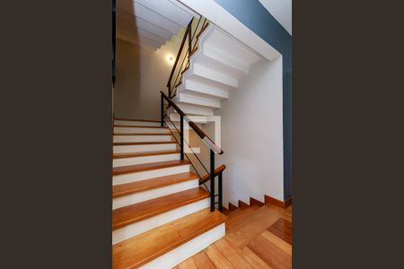 Casa à venda com 593m², 4 quartos e 4 vagas Casa à venda com 593m², 4 quartos e 4 vagasSala 2