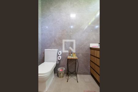 Casa à venda com 593m², 4 quartos e 4 vagas Casa à venda com 593m², 4 quartos e 4 vagasSuíte Principal - Banheiro