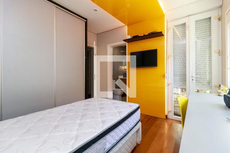 Casa à venda com 593m², 4 quartos e 4 vagas Casa à venda com 593m², 4 quartos e 4 vagasSuíte 2