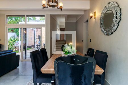 Casa à venda com 593m², 4 quartos e 4 vagas Casa à venda com 593m², 4 quartos e 4 vagasSala