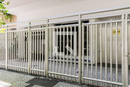 Apartamento à venda com 180m², 3 quartos e 1 vaga Apartamento à venda com 180m², 3 quartos e 1 vagaEntrada