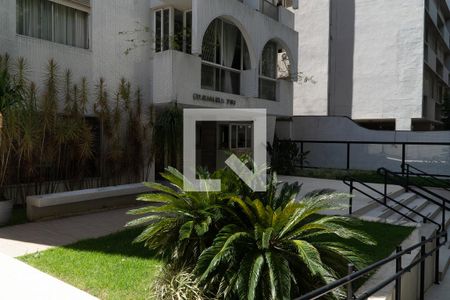 Apartamento à venda com 350m², 3 quartos e 3 vagasFachada e portaria