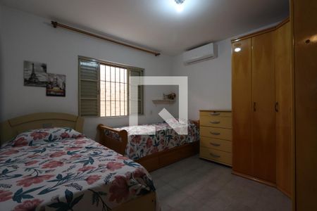 Quarto 1 de casa para alugar com 2 quartos, 170m² em Vila Cunha Bueno, São Paulo