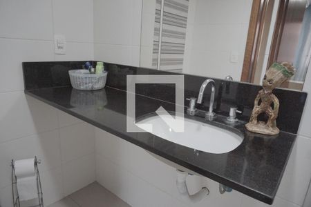 Casa de condomínio à venda com 169m², 3 quartos e 3 vagasBanheiro