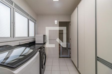 Apartamento à venda com 158m², 3 quartos e 3 vagas Apartamento à venda com 158m², 3 quartos e 3 vagasÁrea de Serviço