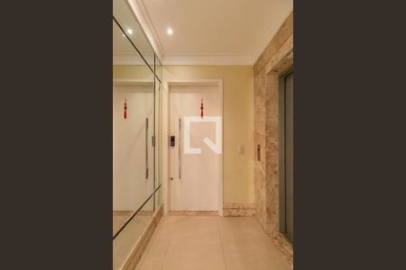 Apartamento à venda com 158m², 3 quartos e 3 vagas Apartamento à venda com 158m², 3 quartos e 3 vagasHall