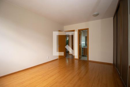 Apartamento para alugar com 165m², 4 quartos e 2 vagas Apartamento para alugar com 165m², 4 quartos e 2 vagasSuíte