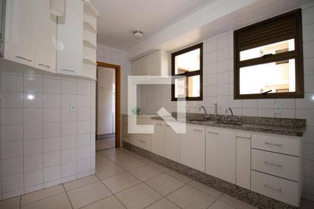 Apartamento para alugar com 165m², 4 quartos e 2 vagas Apartamento para alugar com 165m², 4 quartos e 2 vagasCozinha