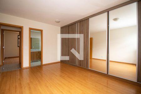 Apartamento para alugar com 165m², 4 quartos e 2 vagas Apartamento para alugar com 165m², 4 quartos e 2 vagasSuíte