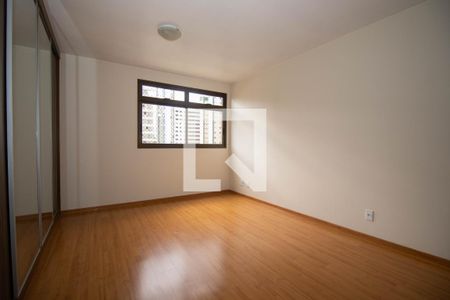 Apartamento para alugar com 165m², 4 quartos e 2 vagas Apartamento para alugar com 165m², 4 quartos e 2 vagasSuíte