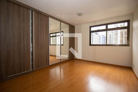 Apartamento para alugar com 165m², 4 quartos e 2 vagas Apartamento para alugar com 165m², 4 quartos e 2 vagasSuíte