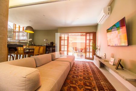 Sala de TV de casa de condomínio para alugar com 5 quartos, 329m² em Alphaville, Santana de Parnaíba