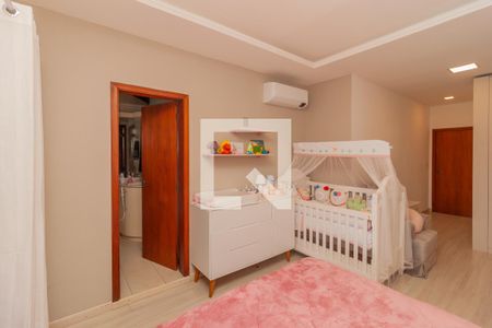 Casa à venda com 208m², 3 quartos e 3 vagasSuíte 2