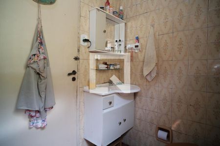 Casa à venda com 190m², 3 quartos e 2 vagas Casa à venda com 190m², 3 quartos e 2 vagasBanheiro