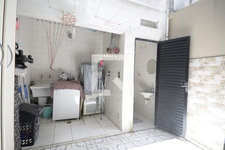 Casa de condomínio à venda com 120m², 2 quartos e 1 vagaÁrea de Serviço