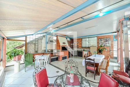 Casa à venda com 258m², 3 quartos e 4 vagas Casa à venda com 258m², 3 quartos e 4 vagasEspaço Gourmet