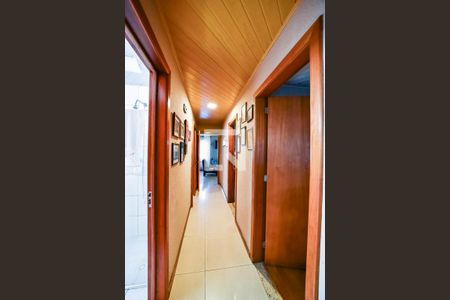 Casa à venda com 258m², 3 quartos e 4 vagas Casa à venda com 258m², 3 quartos e 4 vagasCorredor