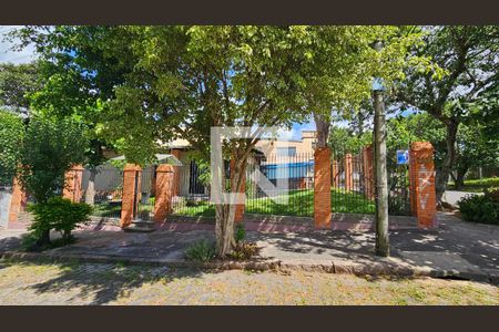 Casa à venda com 258m², 3 quartos e 4 vagas Casa à venda com 258m², 3 quartos e 4 vagasFachada