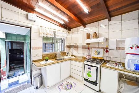 Casa à venda com 258m², 3 quartos e 4 vagas Casa à venda com 258m², 3 quartos e 4 vagasCozinha