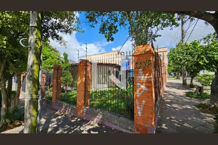 Casa à venda com 258m², 3 quartos e 4 vagas Casa à venda com 258m², 3 quartos e 4 vagasFachada