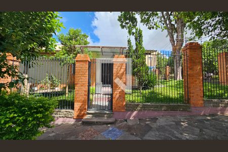 Casa à venda com 258m², 3 quartos e 4 vagas Casa à venda com 258m², 3 quartos e 4 vagasFachada