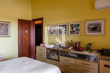 Casa à venda com 367m², 4 quartos e 2 vagasSuite