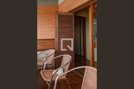 Casa à venda com 367m², 4 quartos e 2 vagasVaranda da Suite