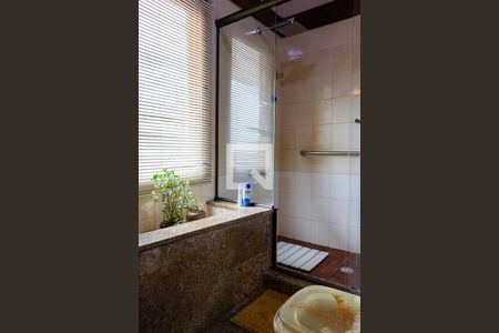 Casa à venda com 367m², 4 quartos e 2 vagasBanheiro da Suíte