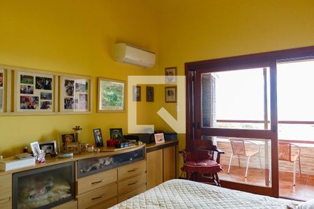 Casa à venda com 367m², 4 quartos e 2 vagasSuite