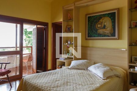 Casa à venda com 367m², 4 quartos e 2 vagasSuite