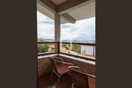 Casa à venda com 367m², 4 quartos e 2 vagasVaranda da Suite