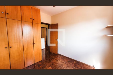 Quarto 1 de casa de condomínio para alugar com 3 quartos, 118m² em Parque Rural Fazenda Santa Cândida, Campinas