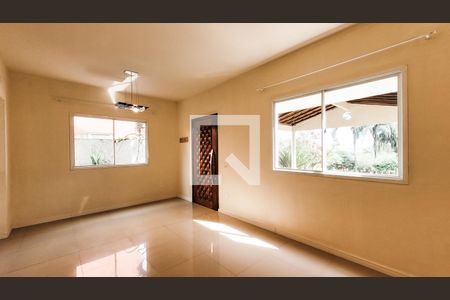 Sala de casa de condomínio à venda com 3 quartos, 118m² em Parque Rural Fazenda Santa Cândida, Campinas