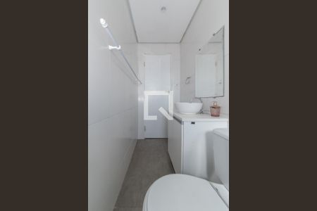 Banheiro de casa para alugar com 2 quartos, 71m² em Vila Santo Estefano, São Paulo