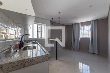 Sala - Cozinha Integrada de casa para alugar com 2 quartos, 71m² em Vila Santo Estefano, São Paulo