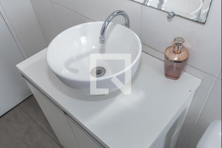 Banheiro de casa para alugar com 2 quartos, 71m² em Vila Santo Estefano, São Paulo