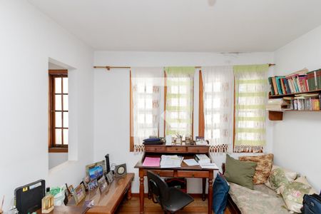 Casa à venda com 270m², 4 quartos e 2 vagas Casa à venda com 270m², 4 quartos e 2 vagasEscritório