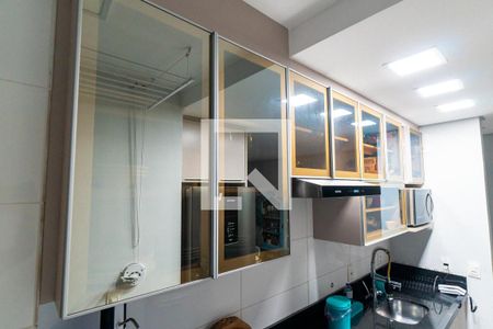 Apartamento à venda com 60m², 2 quartos e 1 vaga Apartamento à venda com 60m², 2 quartos e 1 vagaCozinha e Área de Serviço - Armários