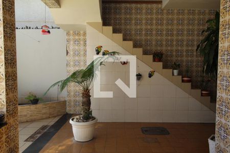 Casa à venda com 237m², 2 quartos e 3 vagasEscada para o terraço