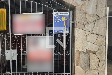 Casa à venda com 170m², 2 quartos e 2 vagas Casa à venda com 170m², 2 quartos e 2 vagasFachada
