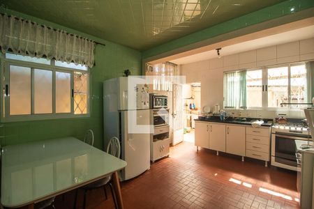 Casa à venda com 396m², 4 quartos e 4 vagas Casa à venda com 396m², 4 quartos e 4 vagasCozinha