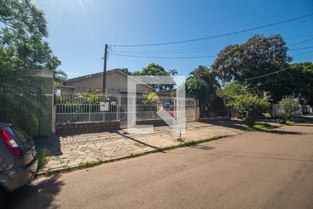 Casa à venda com 396m², 4 quartos e 4 vagas Casa à venda com 396m², 4 quartos e 4 vagasFachada