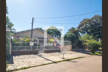 Casa à venda com 396m², 4 quartos e 4 vagas Casa à venda com 396m², 4 quartos e 4 vagasFachada