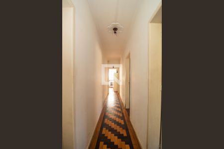 Casa à venda com 396m², 4 quartos e 4 vagas Casa à venda com 396m², 4 quartos e 4 vagasCorredor