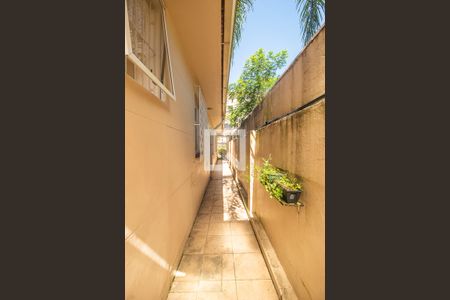 Casa à venda com 396m², 4 quartos e 4 vagas Casa à venda com 396m², 4 quartos e 4 vagasCorredor