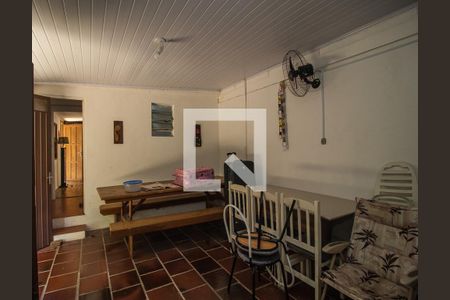 Casa à venda com 396m², 4 quartos e 4 vagas Casa à venda com 396m², 4 quartos e 4 vagasÁrea comum - Churrasqueira