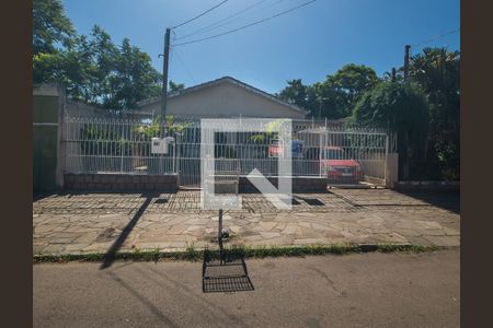 Casa à venda com 396m², 4 quartos e 4 vagas Casa à venda com 396m², 4 quartos e 4 vagasFachada